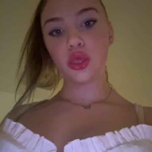 Лаура шпионит за мужем